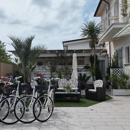 La Brise Hotel Marina di Pietrasanta Buitenkant foto