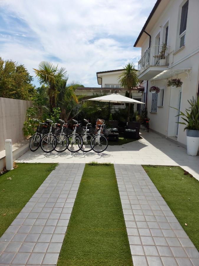 La Brise Hotel Marina di Pietrasanta Buitenkant foto