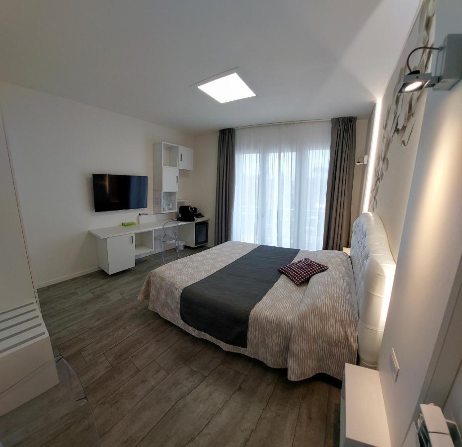 La Brise Hotel Marina di Pietrasanta Buitenkant foto