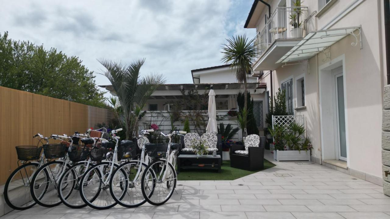 La Brise Hotel Marina di Pietrasanta Buitenkant foto