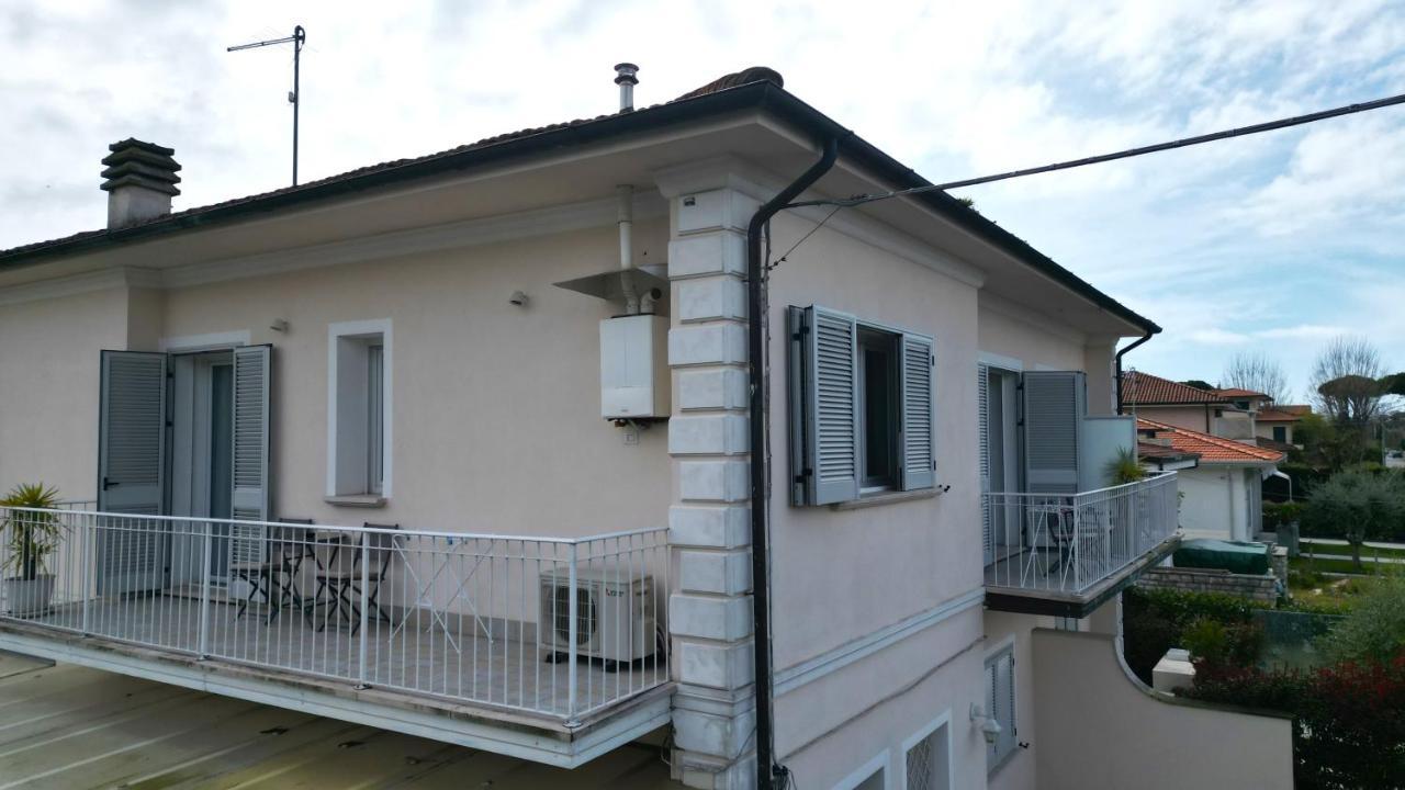 La Brise Hotel Marina di Pietrasanta Buitenkant foto