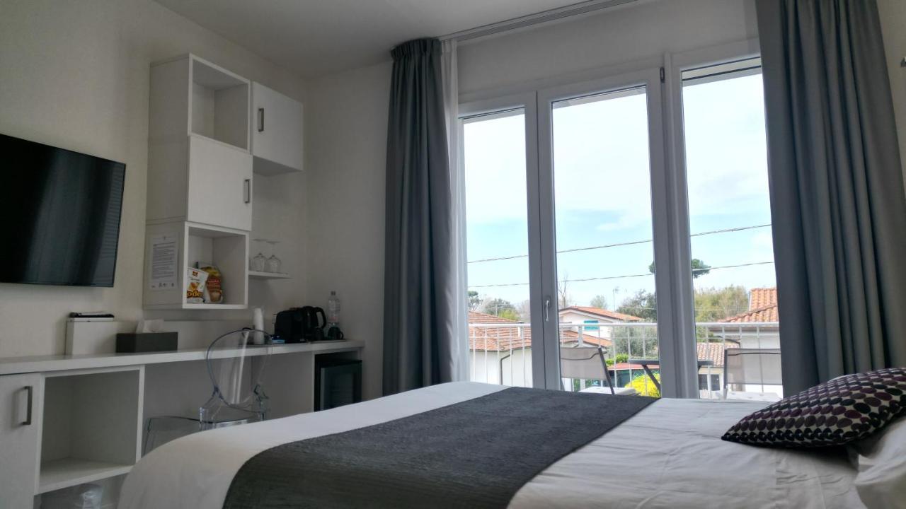 La Brise Hotel Marina di Pietrasanta Buitenkant foto